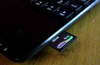 SD 卡取出用讀卡器連電腦